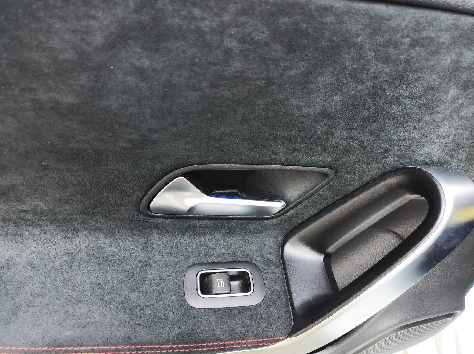 Fahrzeugabbildung Mercedes-Benz A 250 e+AMG LINE+PANO+360*KAMERA+DISTRONIC+SH+++