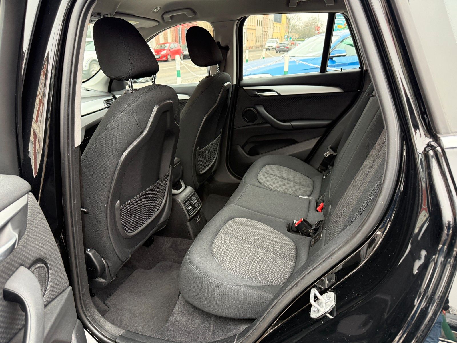 Fahrzeugabbildung BMW X1 Baureihe X1 xDrive 18 d NAVI PROF LED AHK DAB