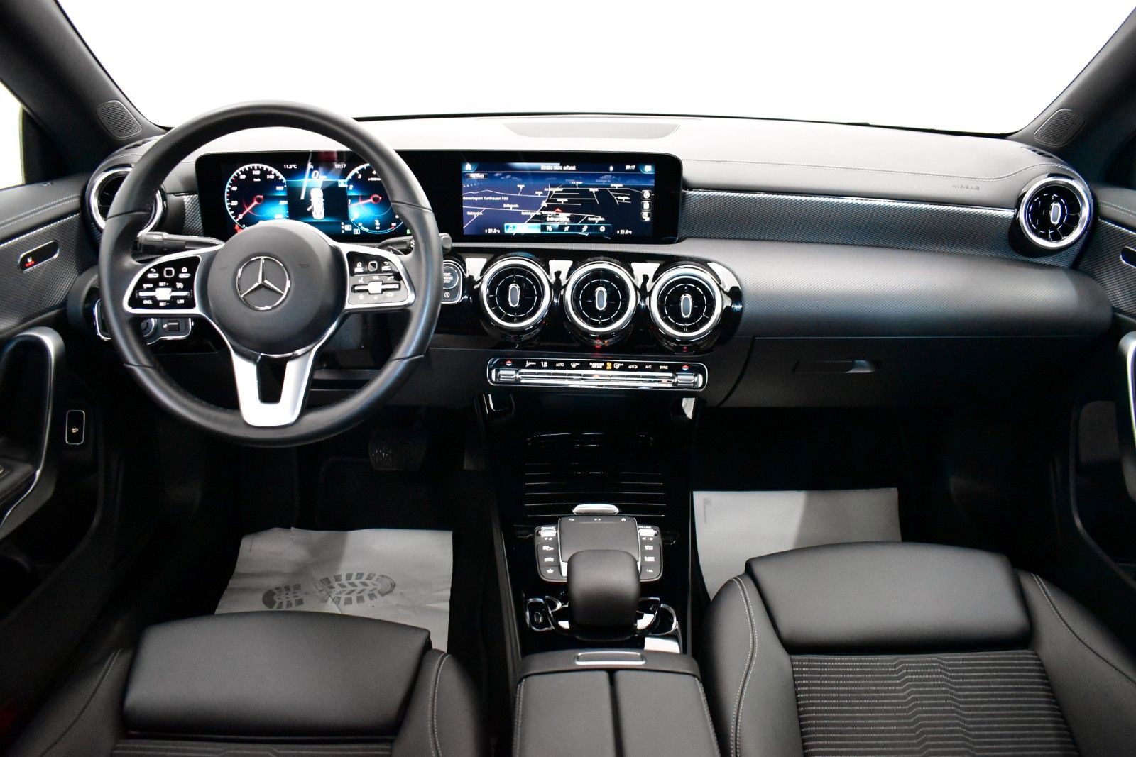 Fahrzeugabbildung Mercedes-Benz CLA 180,Progressive, T.Leder,Navi,LED,DAB,Kamera