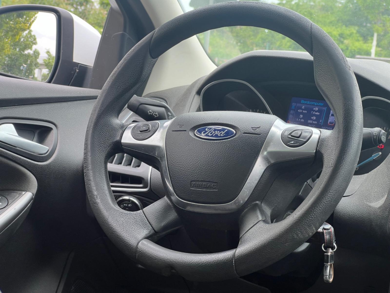 Ford Focus 2013 — photo 13