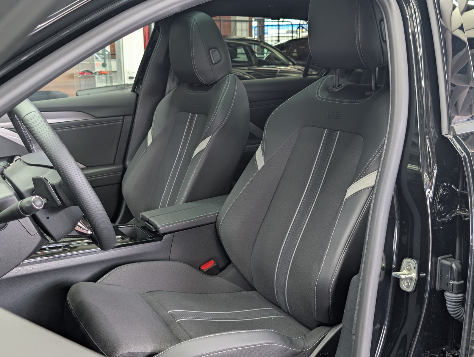 Fahrzeugabbildung Opel Astra ST 1.2T GS AHK*360°KAM*MATRIX*ACC*HuD*PANO