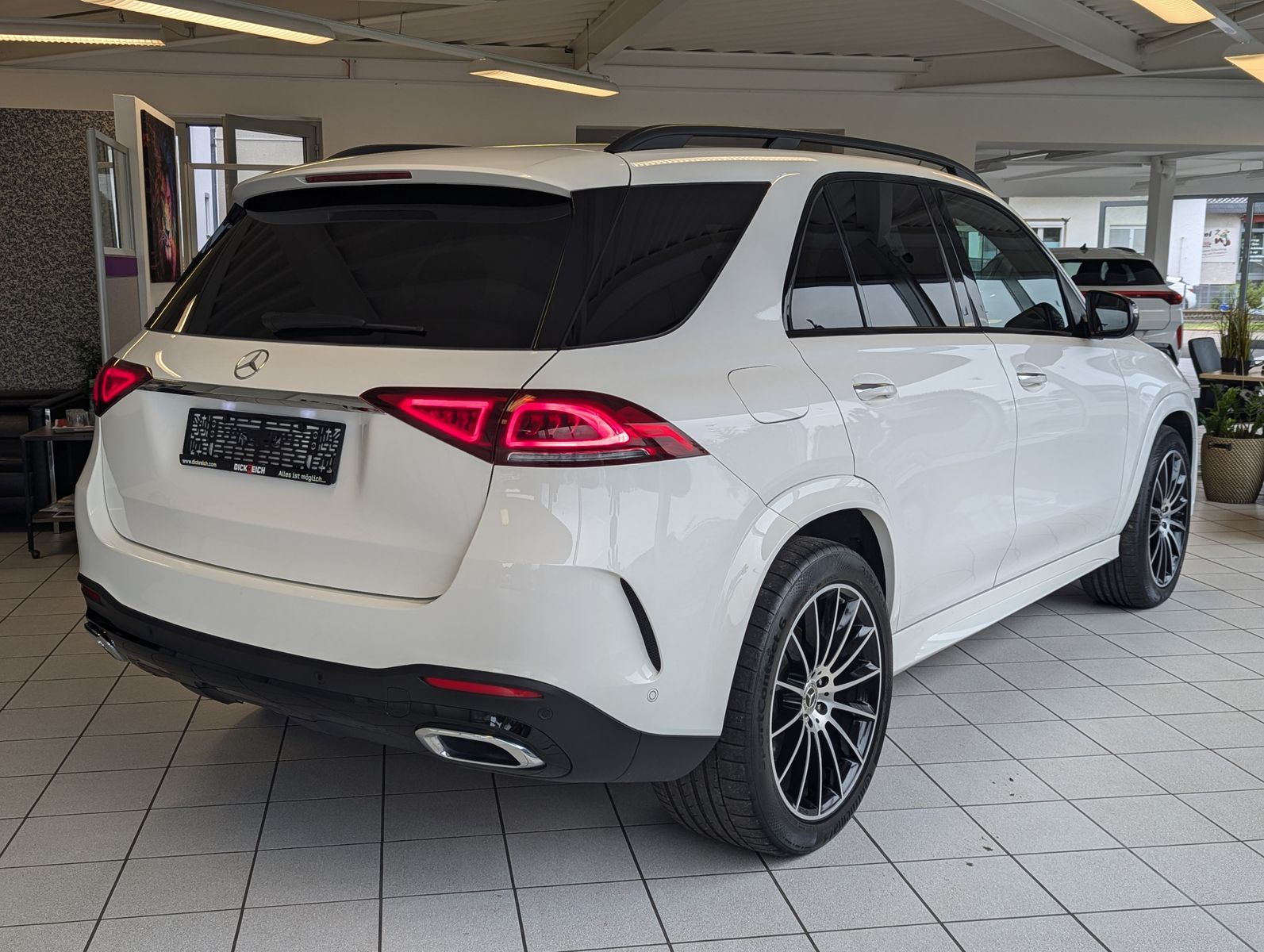 MERCEDES-BENZ GLE 400 d 4M AMG Pano Burmester Multibeam AHK 21 - Image 7