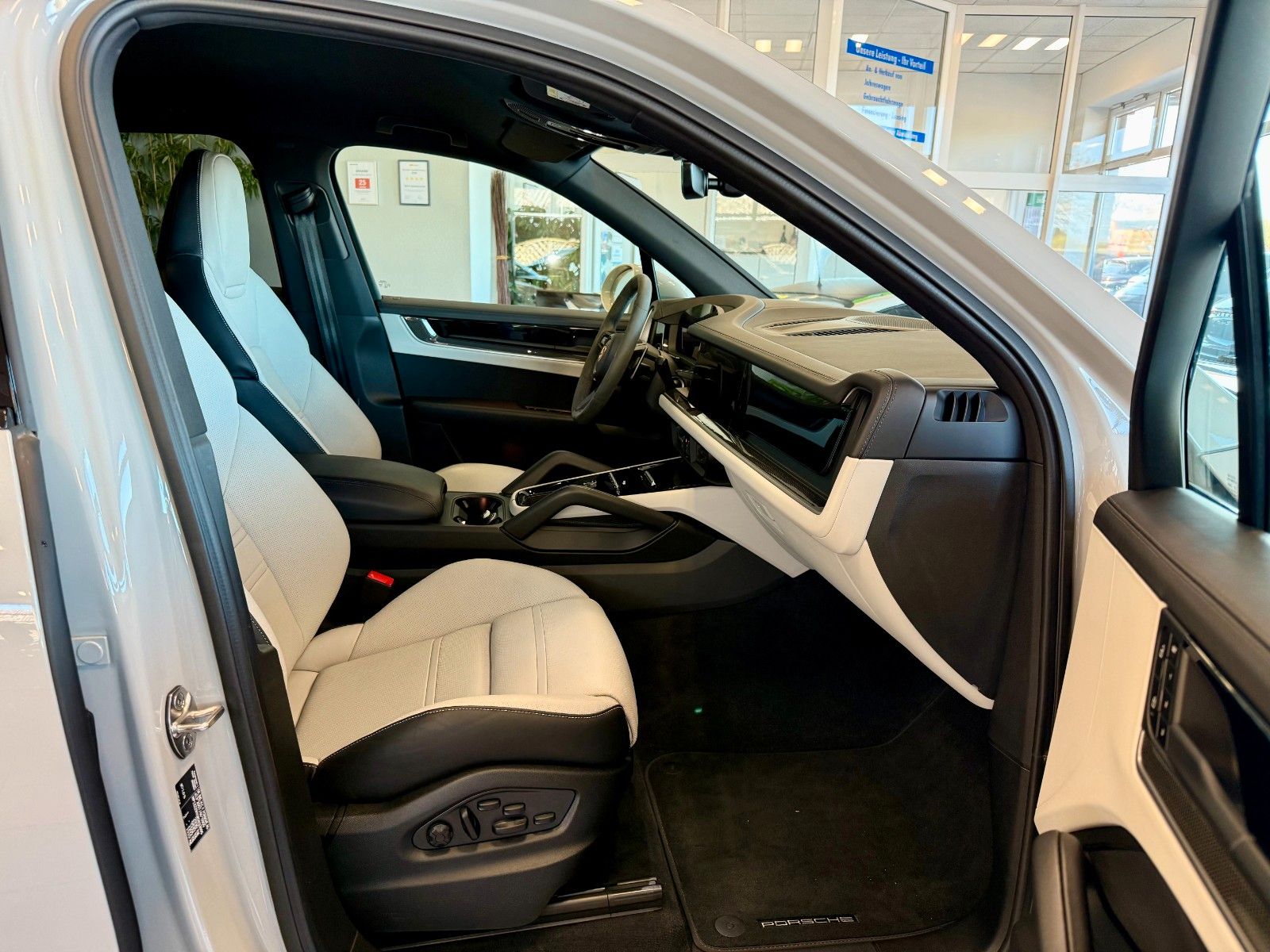 Fahrzeugabbildung Porsche Cayenne S SportDesign/AHK/Luftfederung/ACC