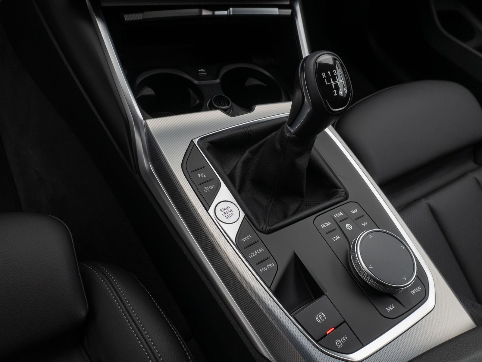 Fahrzeugabbildung BMW 318d DAB Leder PDC Geschwindigkeitsreg Sport LED