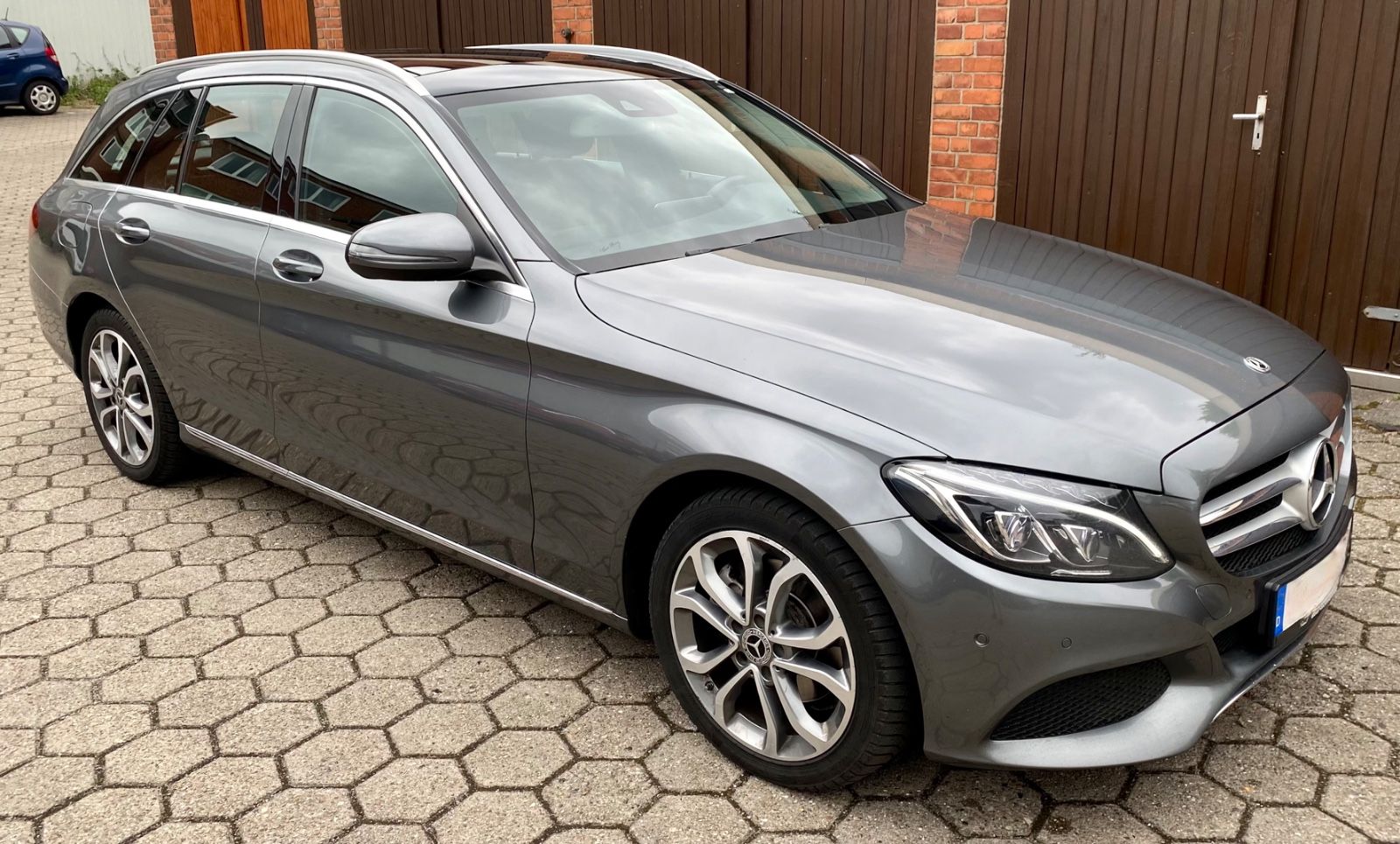 MERCEDES-BENZ C 220