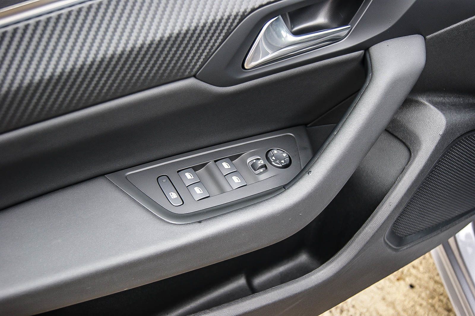 Fahrzeugabbildung Peugeot 508 SW Hybrid 225 Allure NEUES MODELL LED 1.HAND