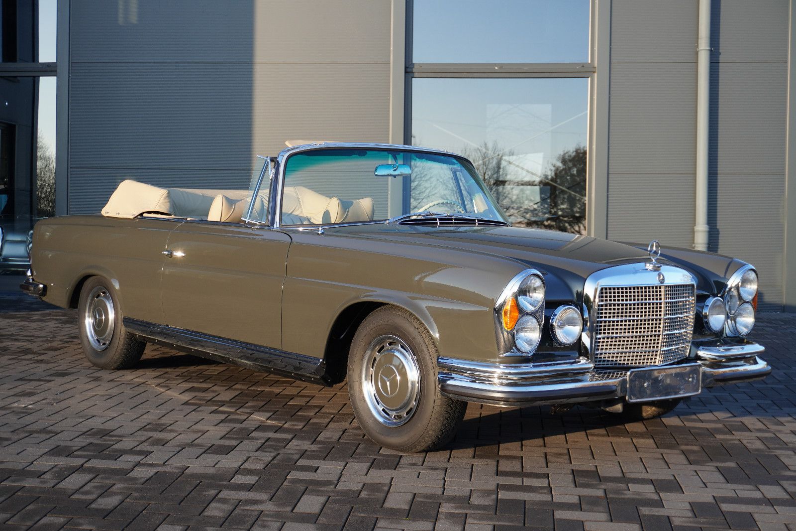 Fahrzeugabbildung Mercedes-Benz 280 SE 3,5 Cabriolet Conversion