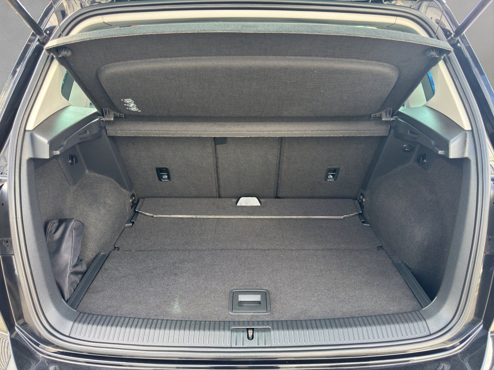 Fahrzeugabbildung Volkswagen Golf VII Sportsvan 1.4 TSI DSG Lounge/ACC/SHZ/