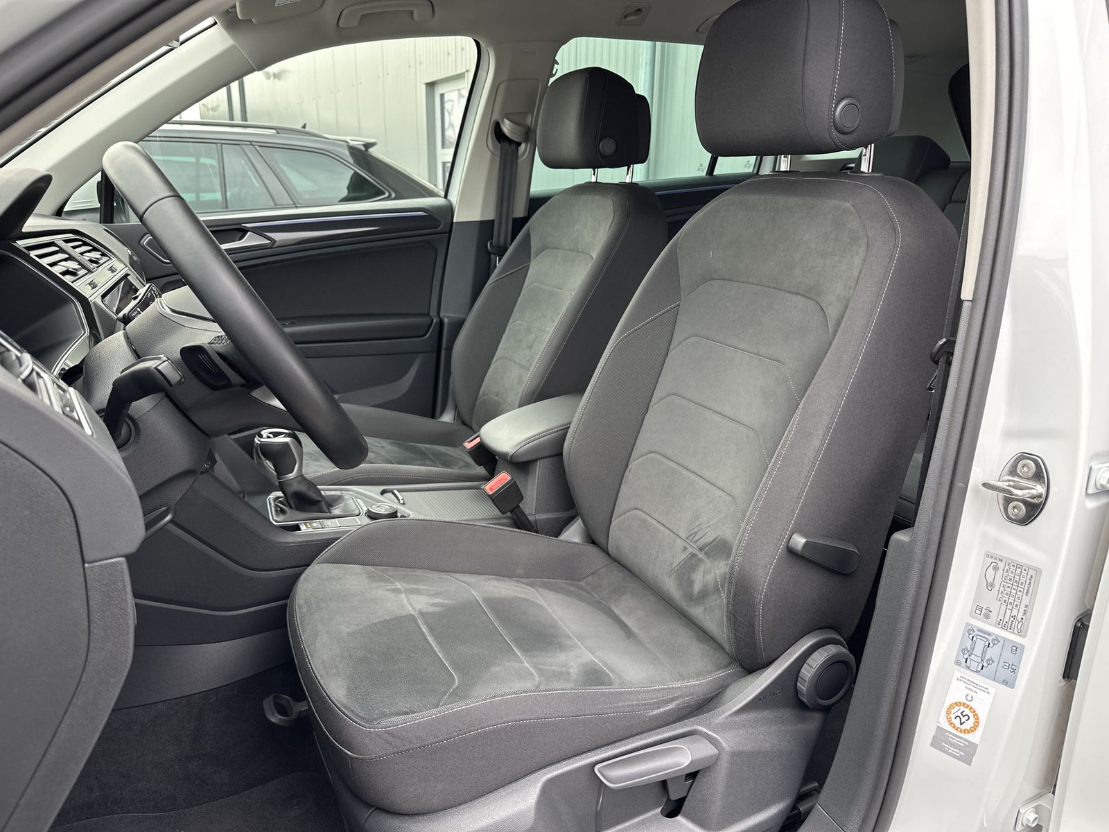 Fahrzeugabbildung Volkswagen Tiguan 2.0 TDI DSG Elegance 4Motion NAV+LED+19ZO