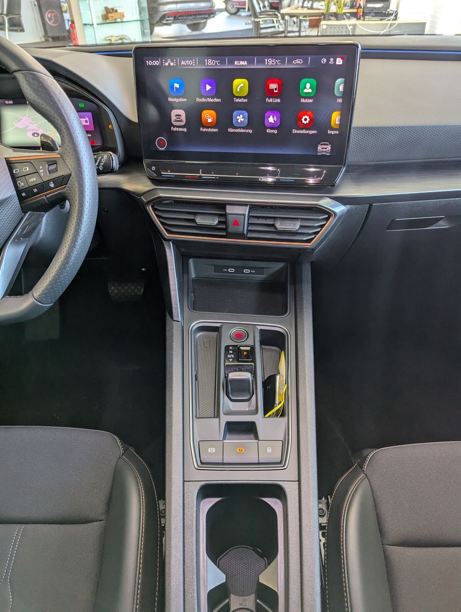 Fahrzeugabbildung CUPRA Leon 1.5 TSI DSG ACC Full-Link Matrix Navi Cam