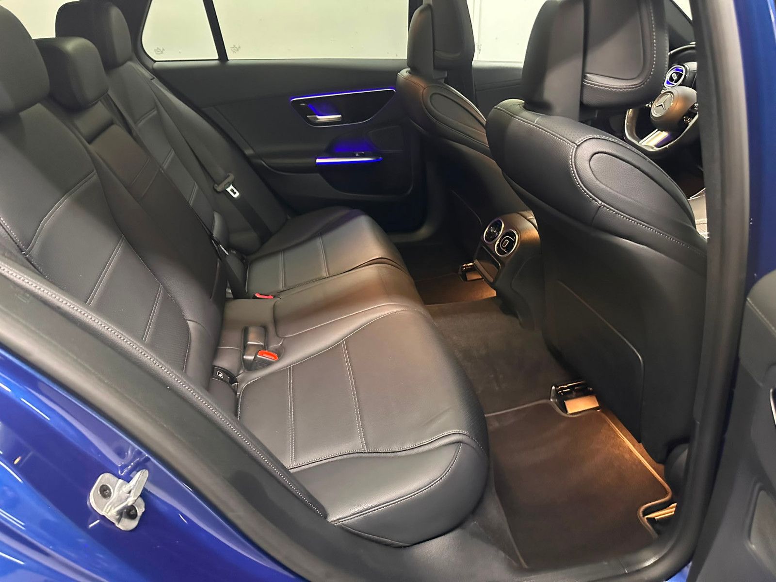 Fahrzeugabbildung Mercedes-Benz C 300 de T *AMG-LINE*MASSAGE*AHK*360*KEYGO*PANO