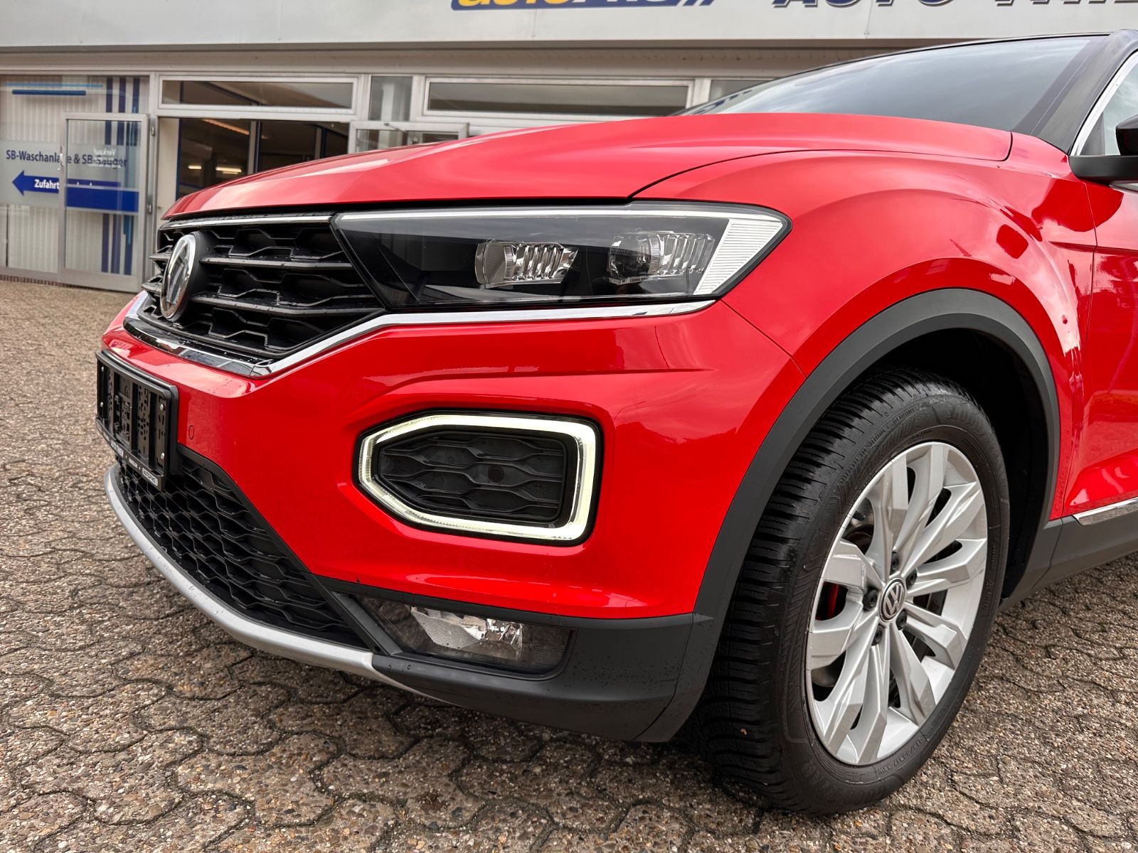 Fahrzeugabbildung Volkswagen T-Roc Sport 2.0 TSI 4Motion DSG LED/ACC/PDC/SHZ