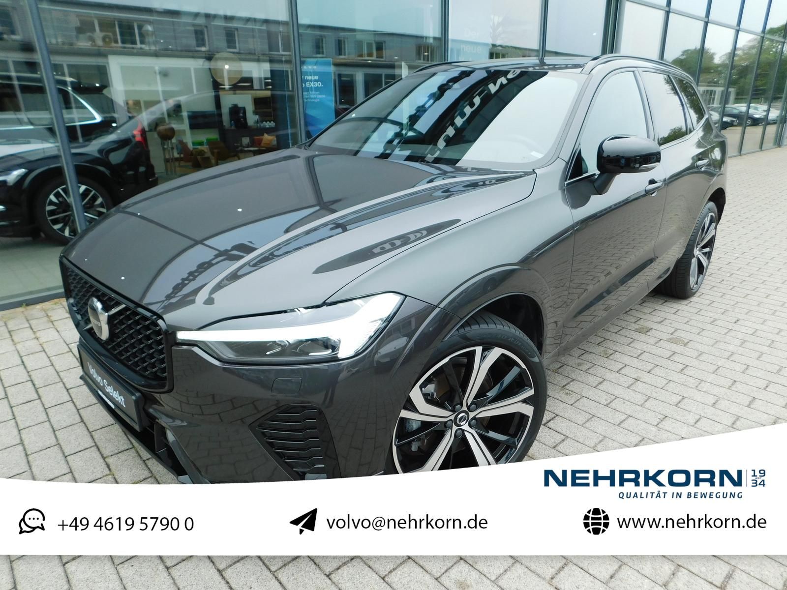 Fahrzeugabbildung Volvo XC60 B4D AWD Plus Dark "Panoramadach"