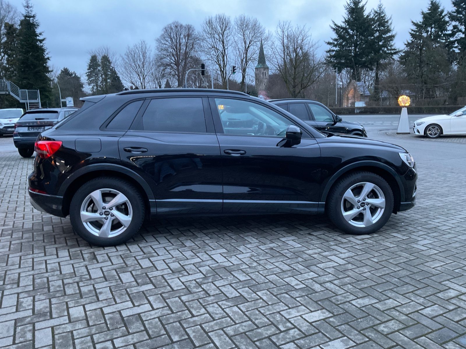 Fahrzeugabbildung Audi Q3 35 TFSI S tronic,Panorama,LED,Carplay,Navi