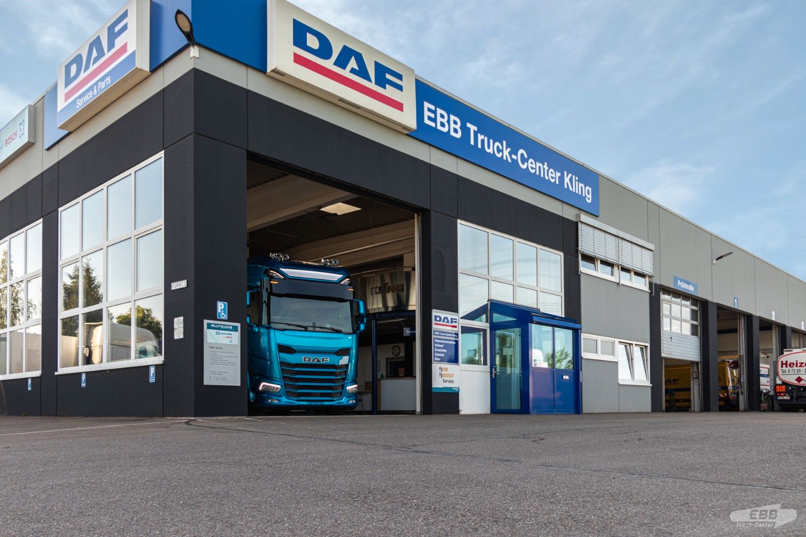 Fahrzeugabbildung DAF XF 530 FAW mit VDL Abrollkipper