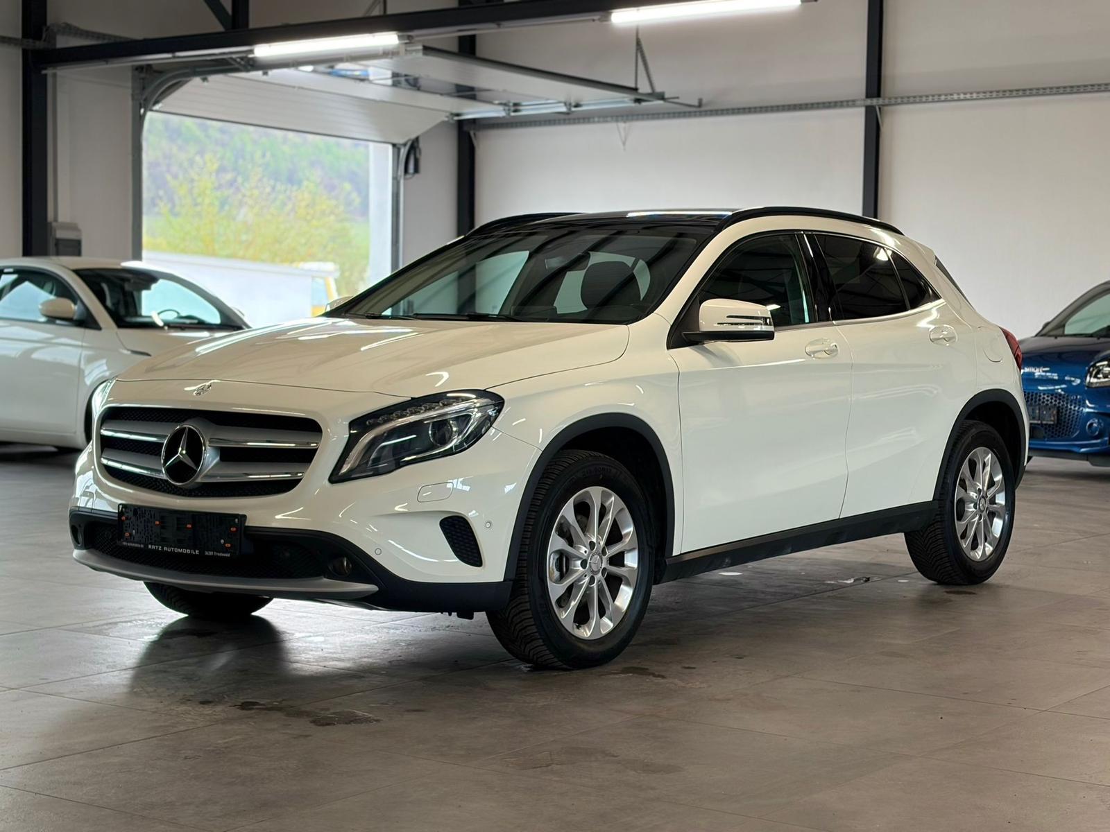 Mercedes-Benz GLA 200 d Business 4Matic BI-XEN+PANO+AHK+NAVI+