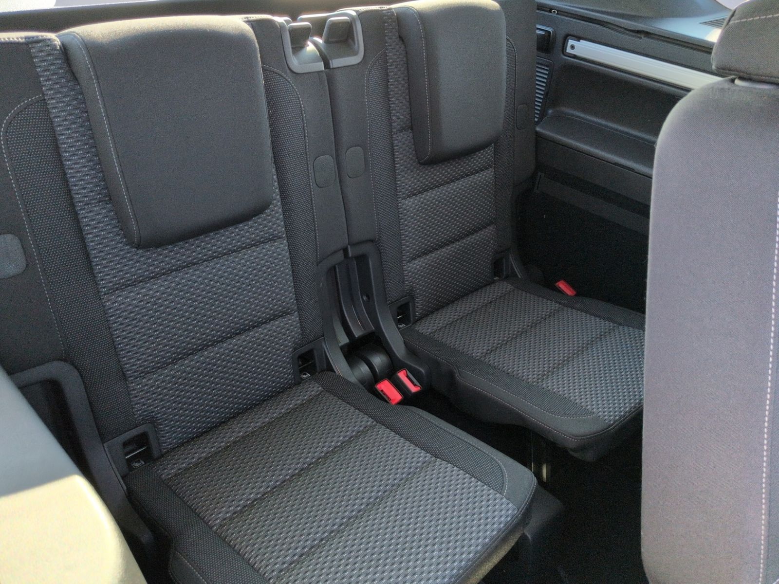 Touran 2.0 TDI Comfortline 7SITZE+AHK+PDC+SHZ