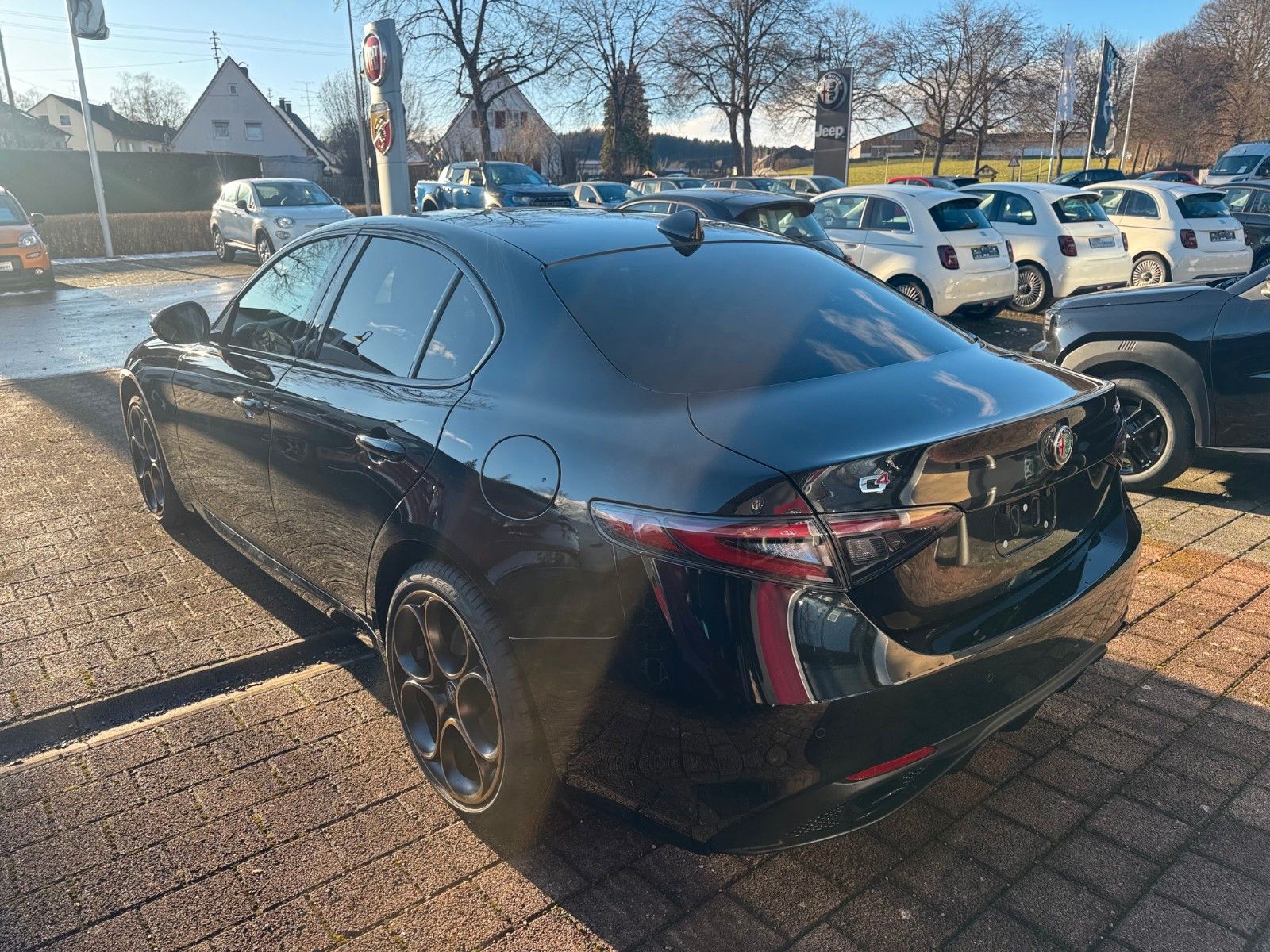Fahrzeugabbildung Alfa Romeo Giulia INTENSA 280PS AT8 Q4 LEDER GLASDACH KAMER