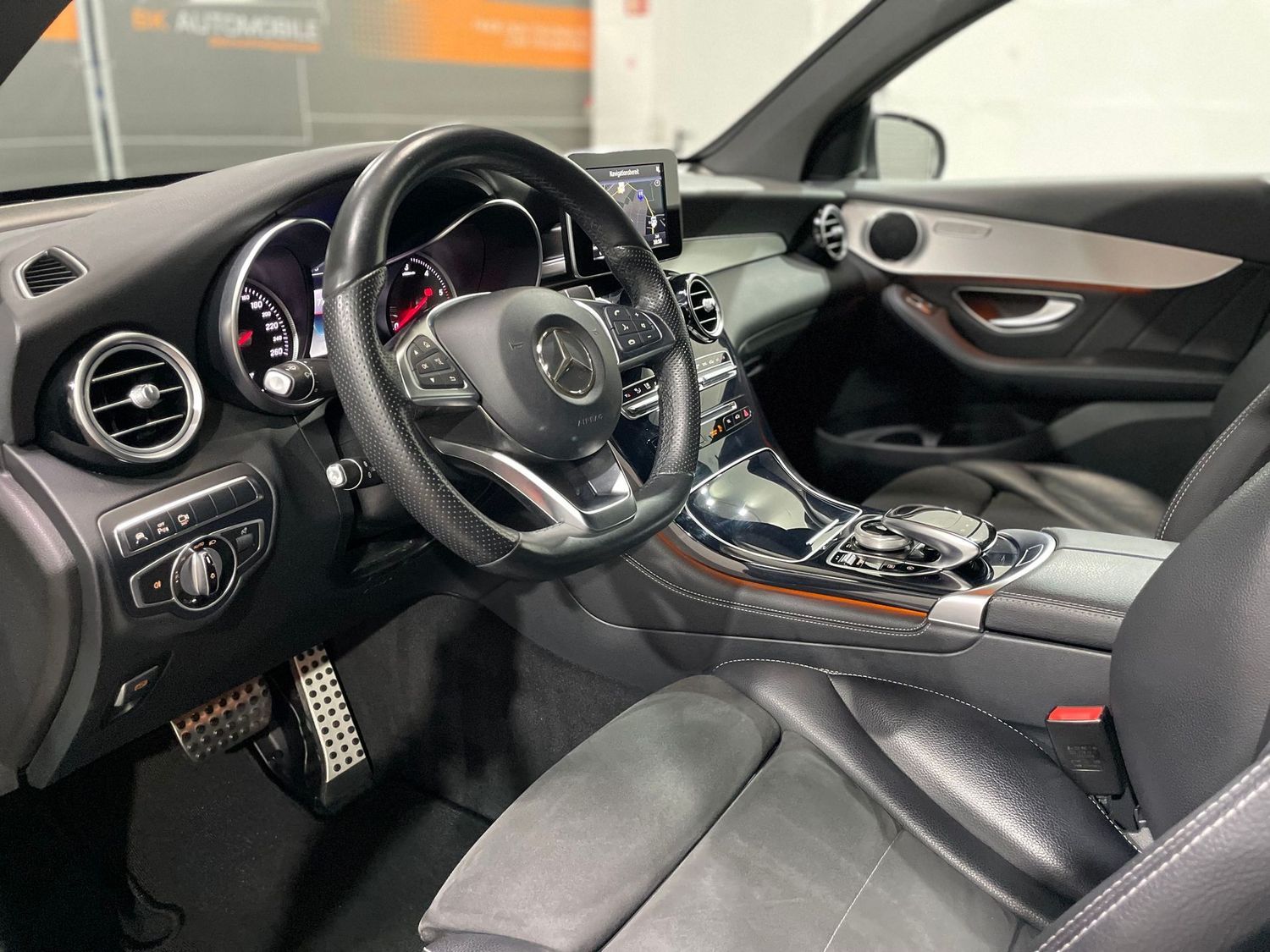 Fahrzeugabbildung Mercedes-Benz GLC 220 d 4Matic AMG RideControl#LED#360°#Ambien