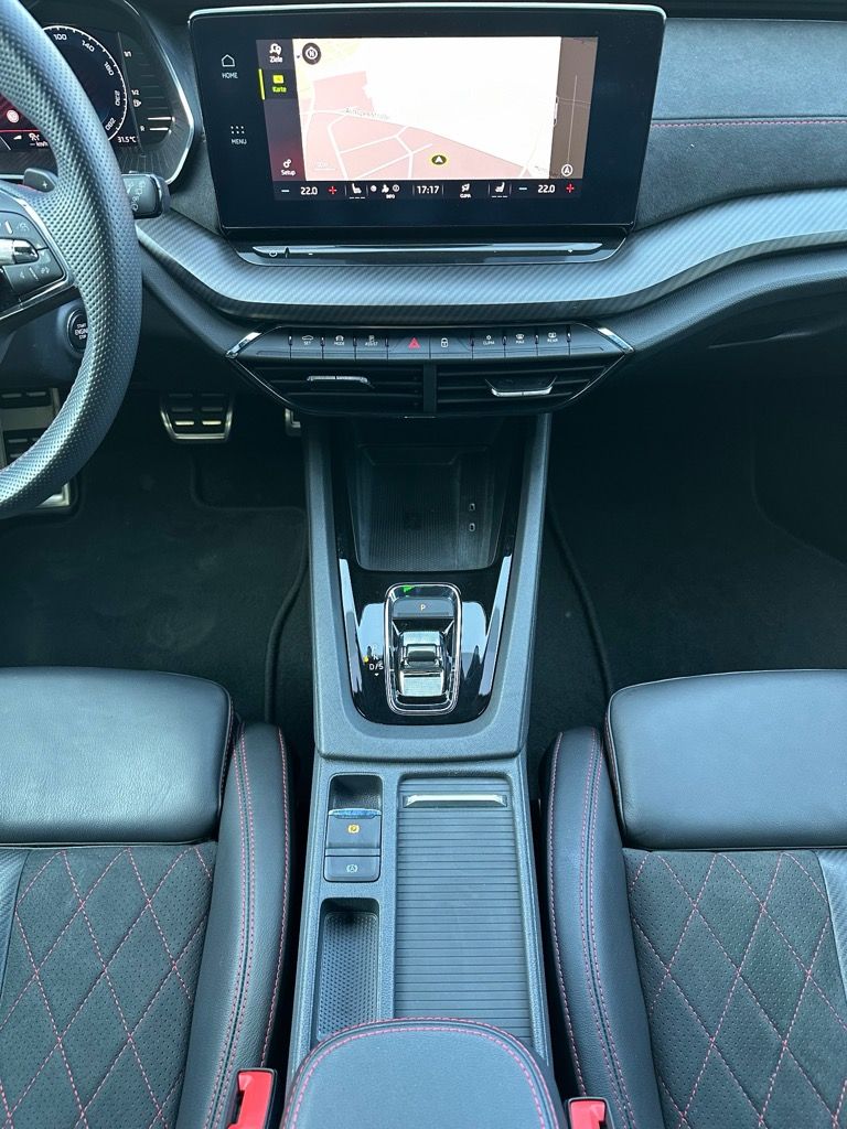 Fahrzeugabbildung SKODA Octavia Combi 2.0 TDI DSG RS Plus NAV+MATRIX+AHK
