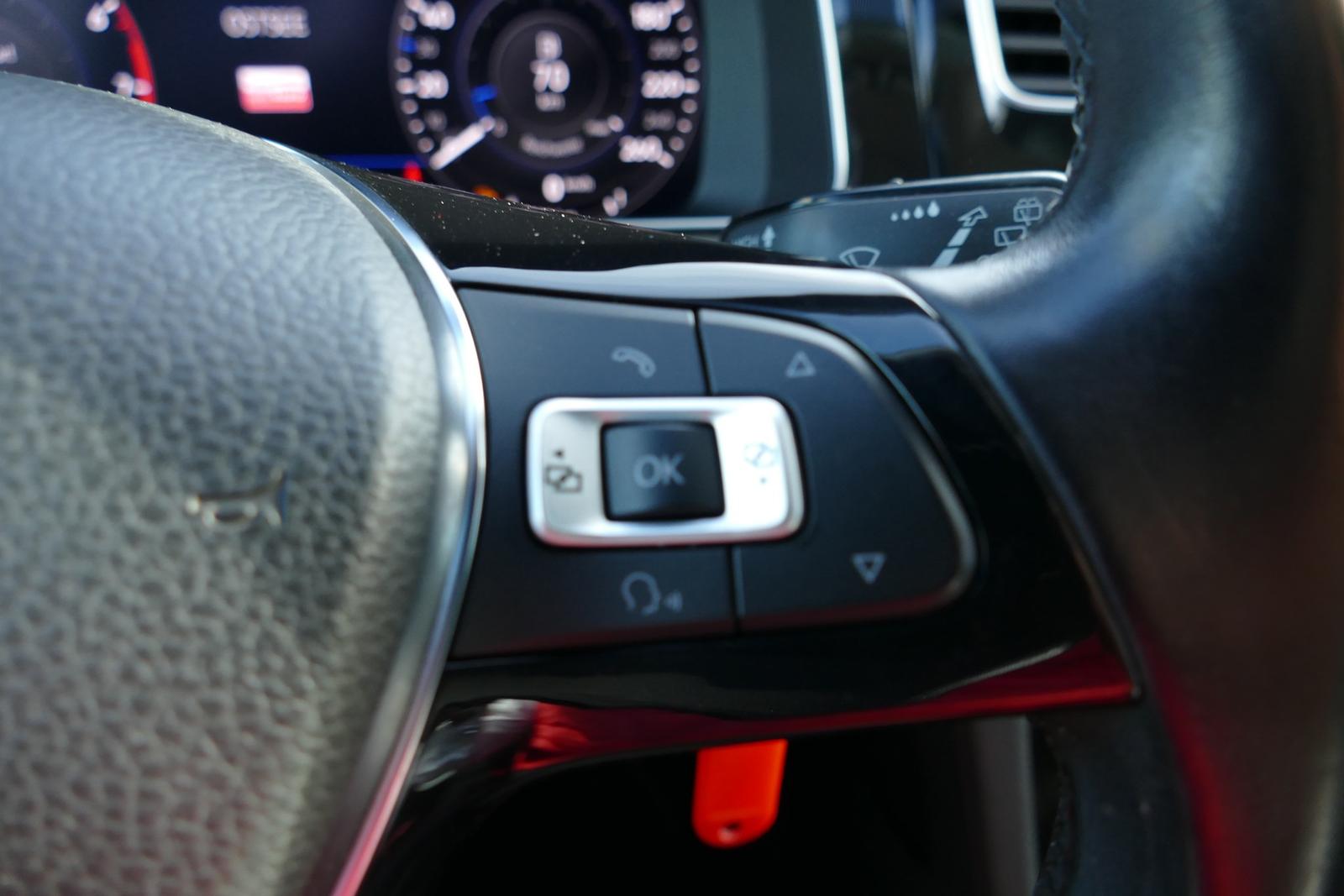 Volkswagen Golf VII 1.4 TSI Highline R-Line LED App Connect