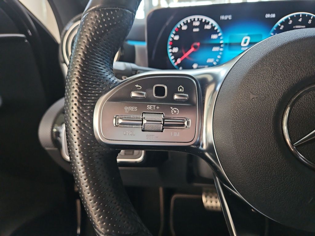 Fahrzeugabbildung Mercedes-Benz A 250 e AMG Night Navi HUD LED Sound SHZ Ambie.