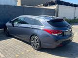 Hyundai i40 cw Premium (PANO/STZ-BEL/R-KAM/INFINITY/4XSH - Hyundai i40 mit Benzin-Antrieb