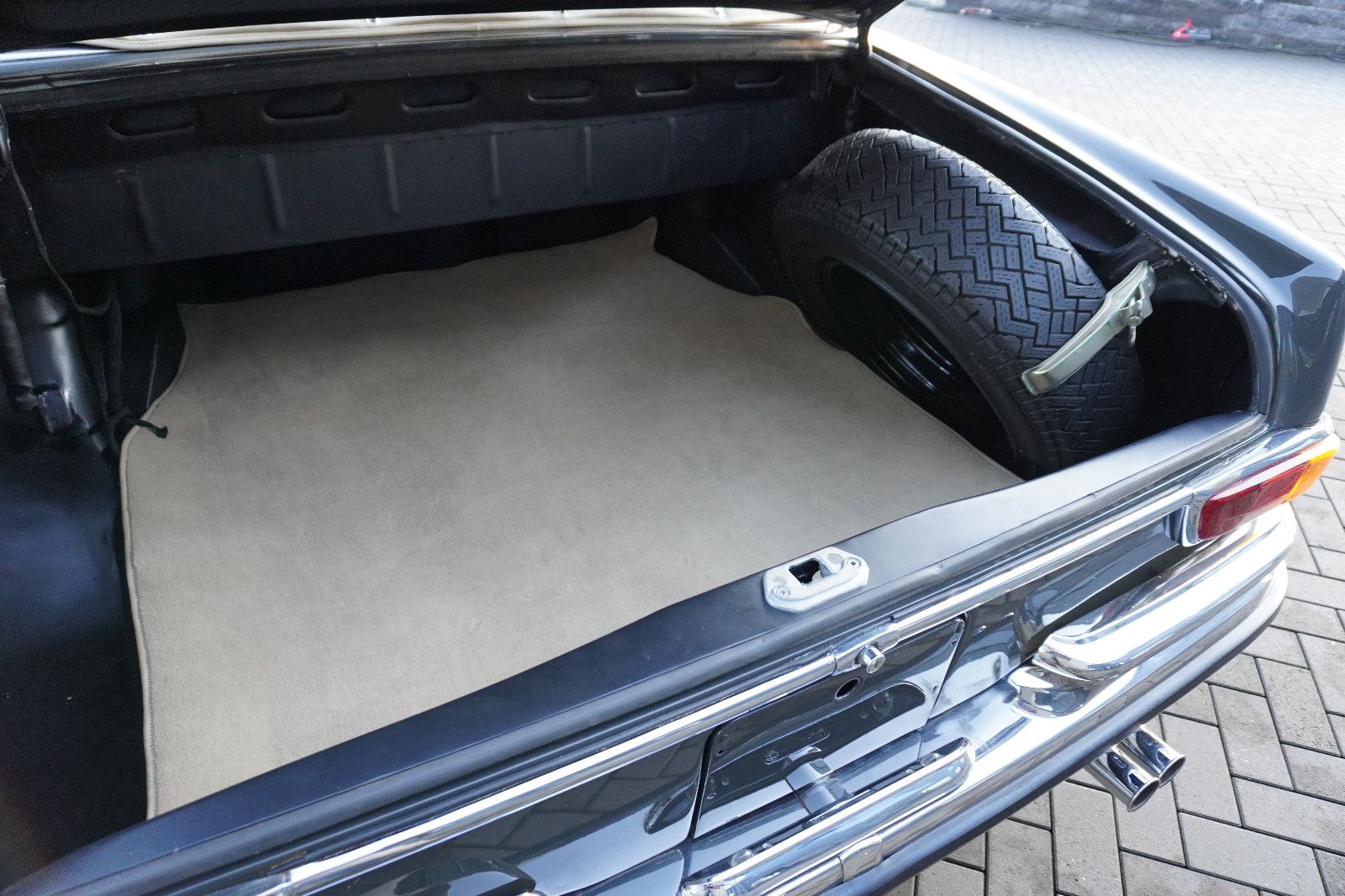 Fahrzeugabbildung Mercedes-Benz 280 SE 3,5 Cabriolet Conversion