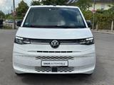 Volkswagen T7 Multivan Life DSG Easy Open Navi AHK ACC DAB+ - VW T7 Multivan Gebrauchtwagen in München