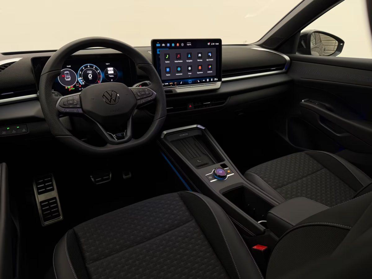 Volkswagen T-Roc 1.5 eTSI DSG R-Line +BLACK-STYLE+CAM+AHK+