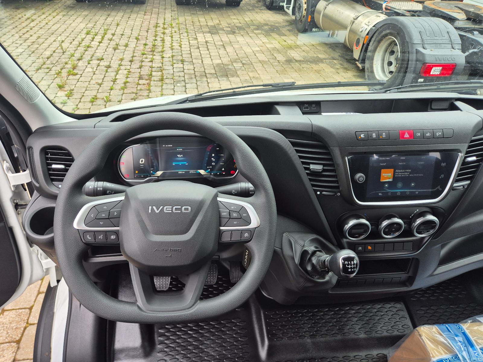 Iveco DAILY 35S14 7-Sitzer DOKA