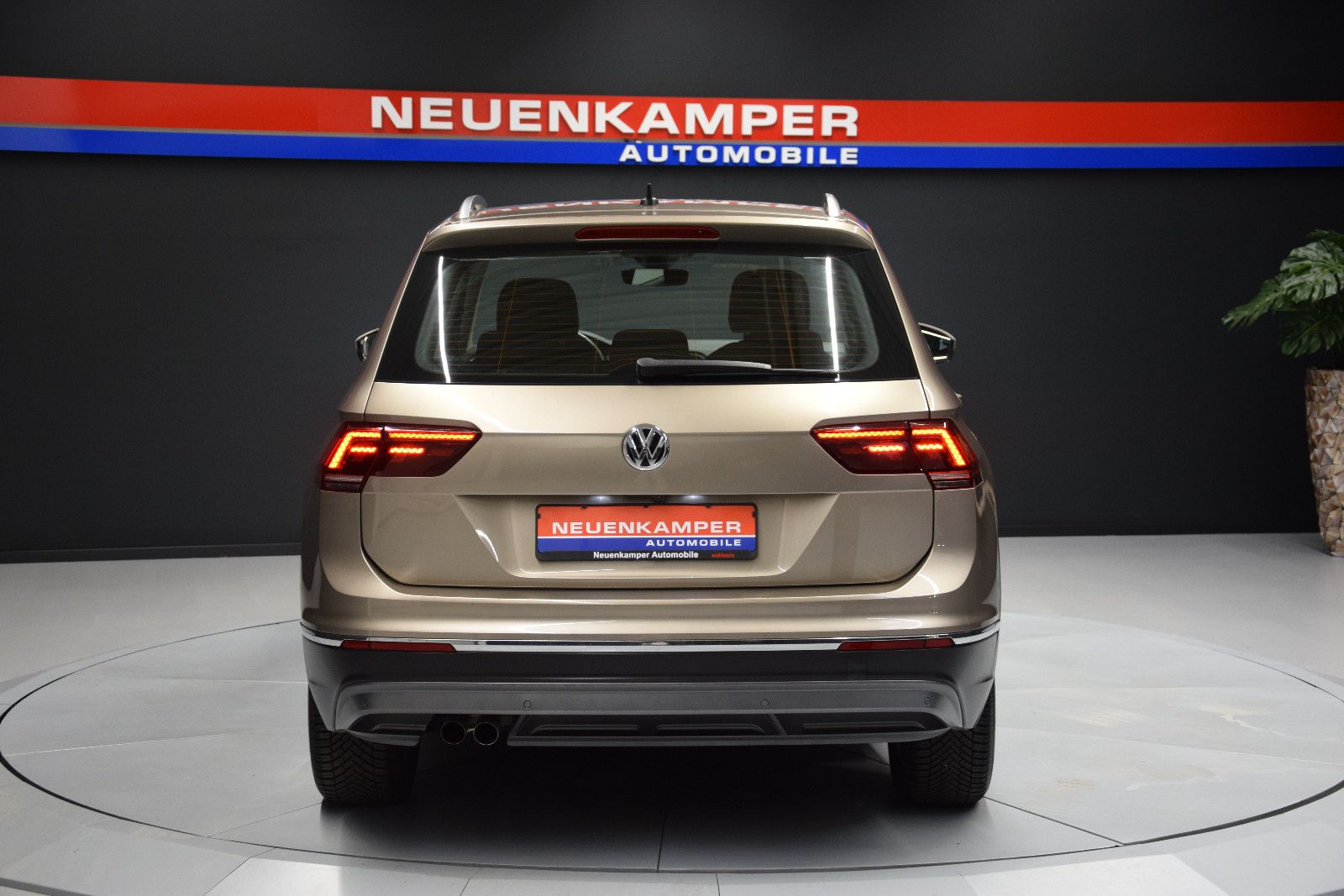Fahrzeugabbildung Volkswagen Tiguan Highline 4Motion AHK el.Heckklappe ACC