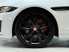 JAGUAR XE R-Dynamic S|ACC|HUD|SHZ|PDC|LED|DAB|BT|Kamera