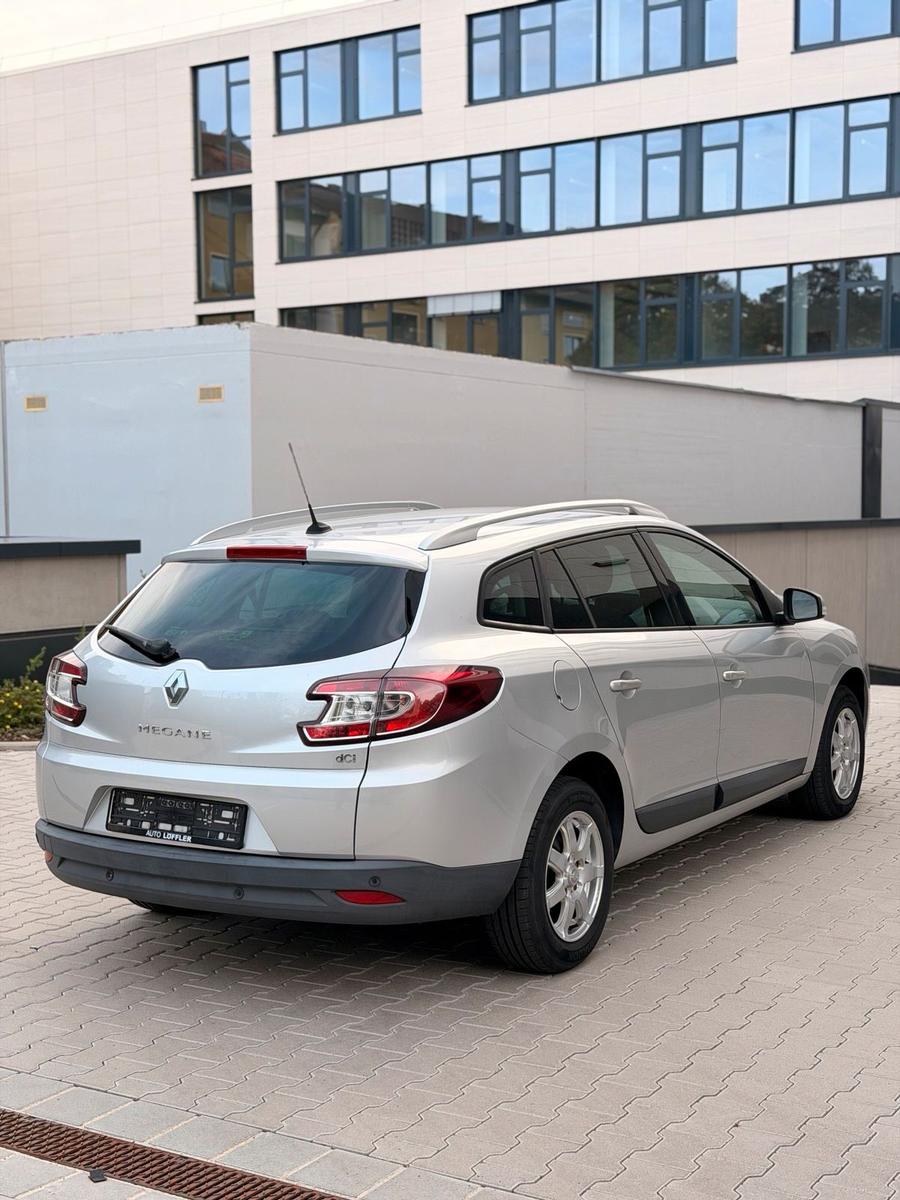 Renault Megane 2011 — салон