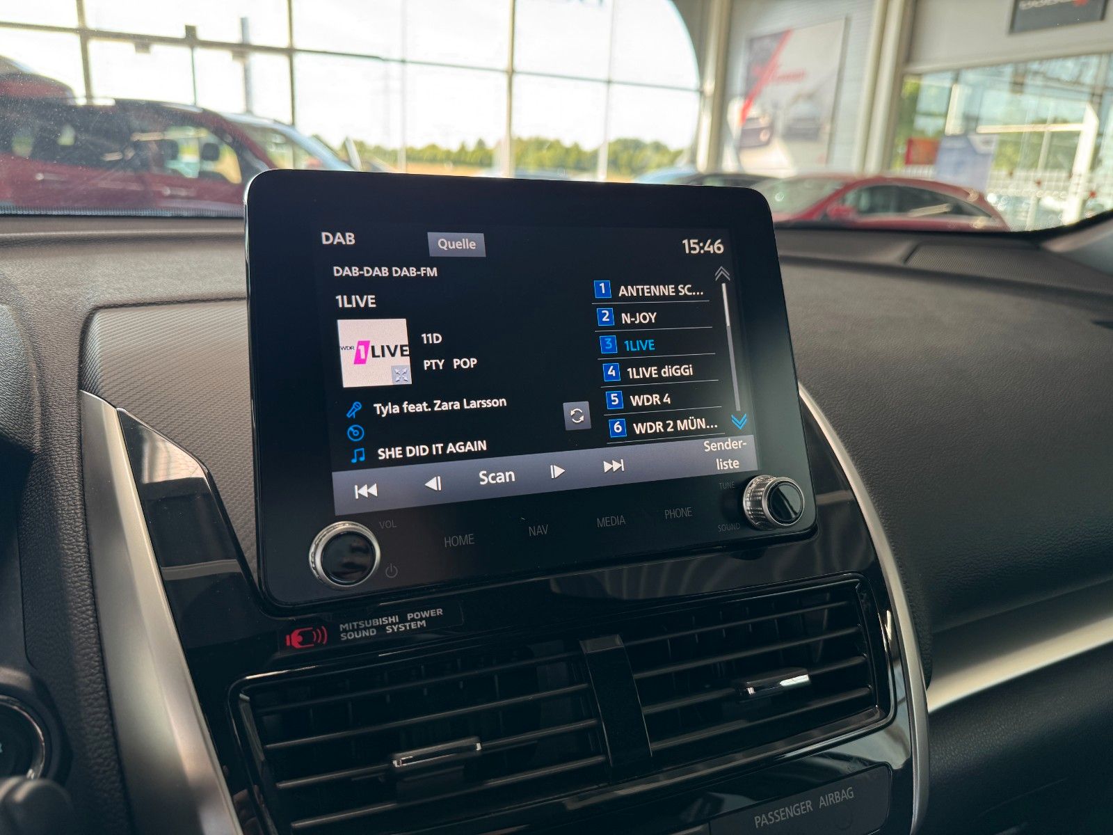 Fahrzeugabbildung Mitsubishi Eclipse Cross 2.4 PHEV Plus Select Black 4WD