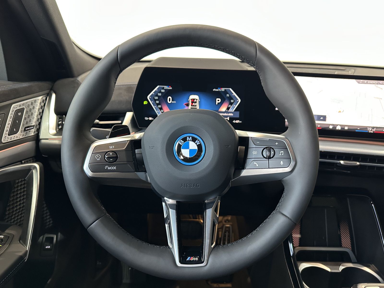 Fahrzeugabbildung BMW iX2 Komfortzugang, M Sportpaket, AHK Head-Up