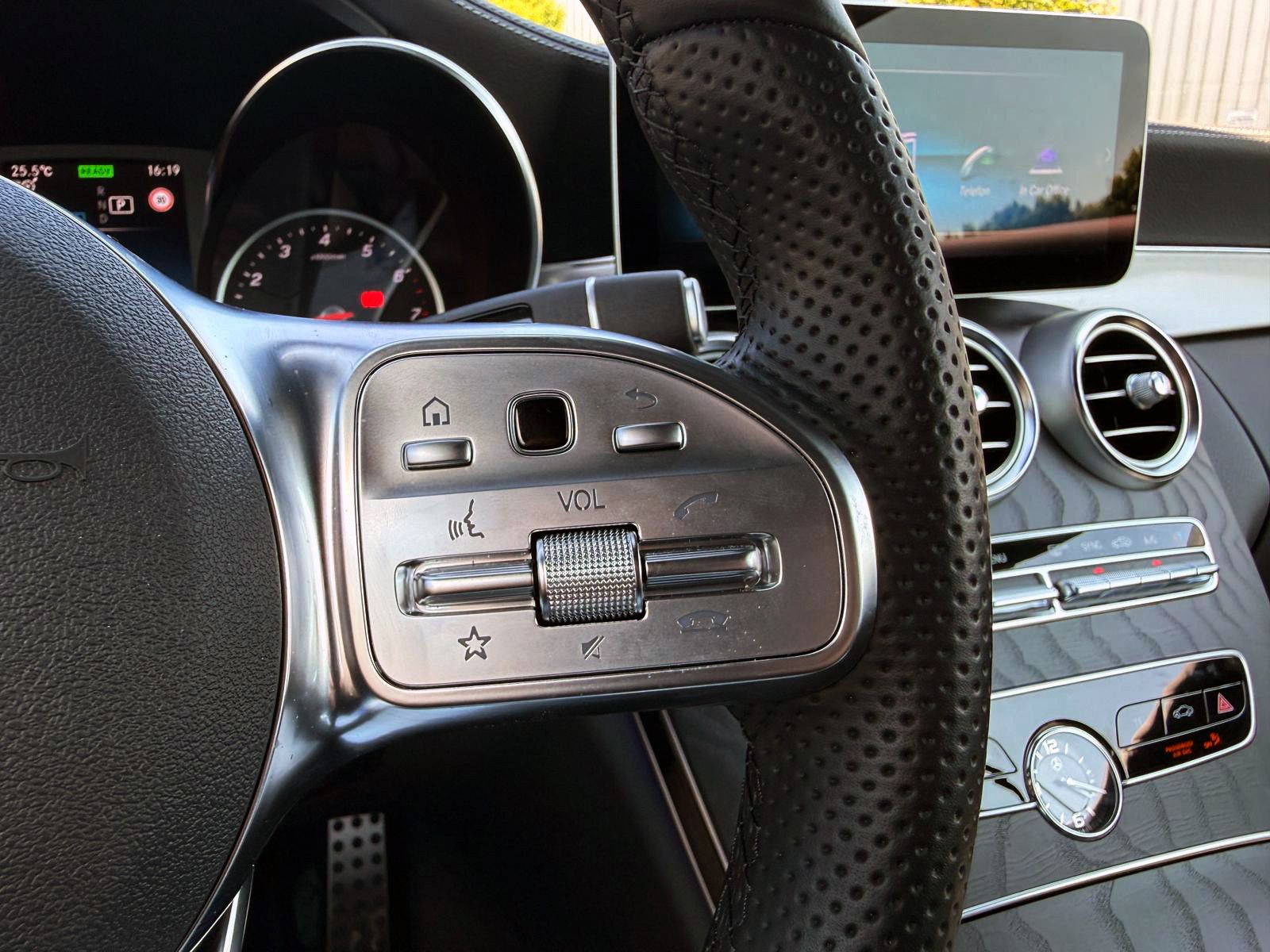 Fahrzeugabbildung Mercedes-Benz C200 Cabrio 4Matic AMG-Line ACC 360° HUD LED SHZ