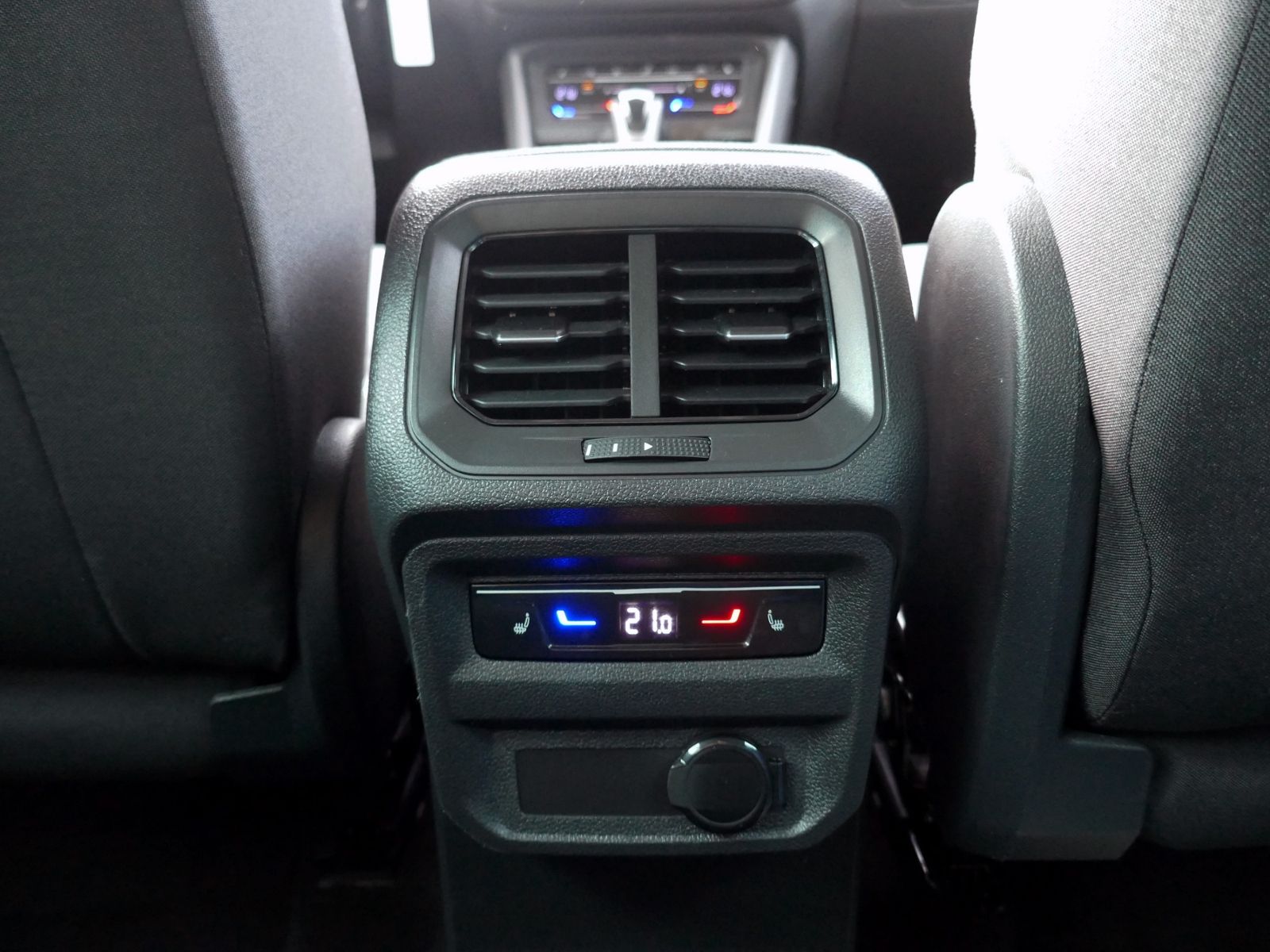 Fahrzeugabbildung Volkswagen Tiguan MOVE 2.0 TDI DSG | LED RFK ACC Navi
