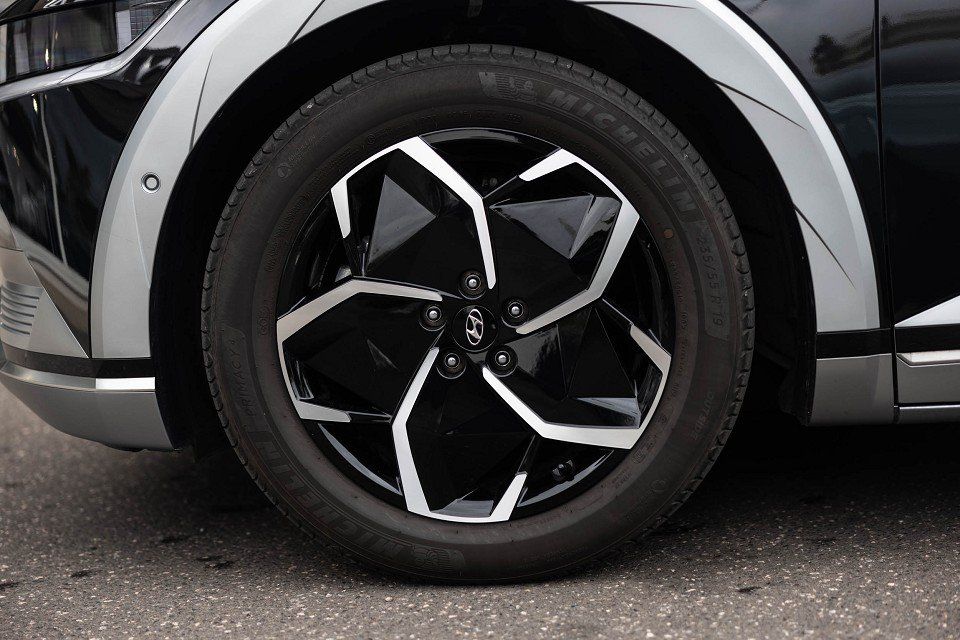 Fahrzeugabbildung Hyundai IONIQ 5 mit Heckantrieb 77,4kWh Batt. UNIQ-Paket