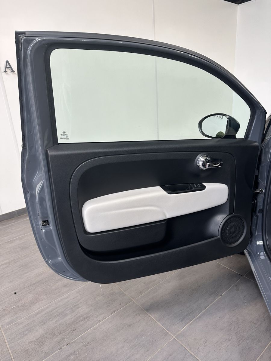 Fahrzeugabbildung Fiat 500 1.0 DolceVita PANORAMA+CARPLAY+TECH+PP+2HD