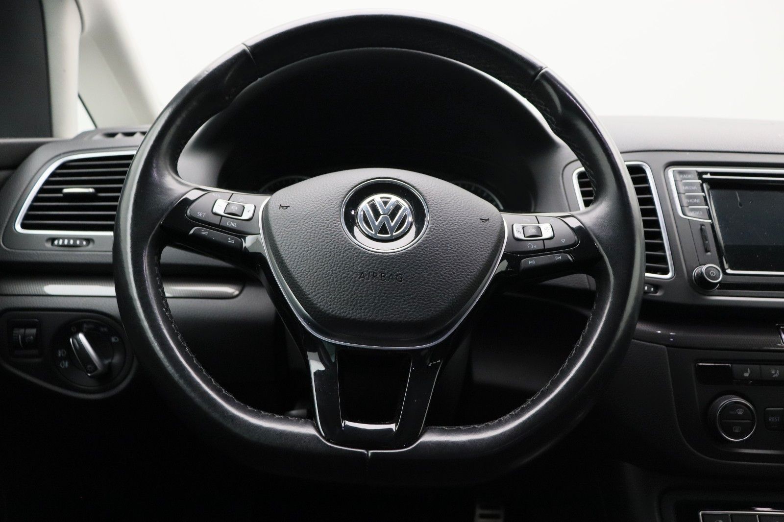 Fahrzeugabbildung Volkswagen Sharan 2.0 IQ.DRIVE ACC NAVI AHK R-Kamera