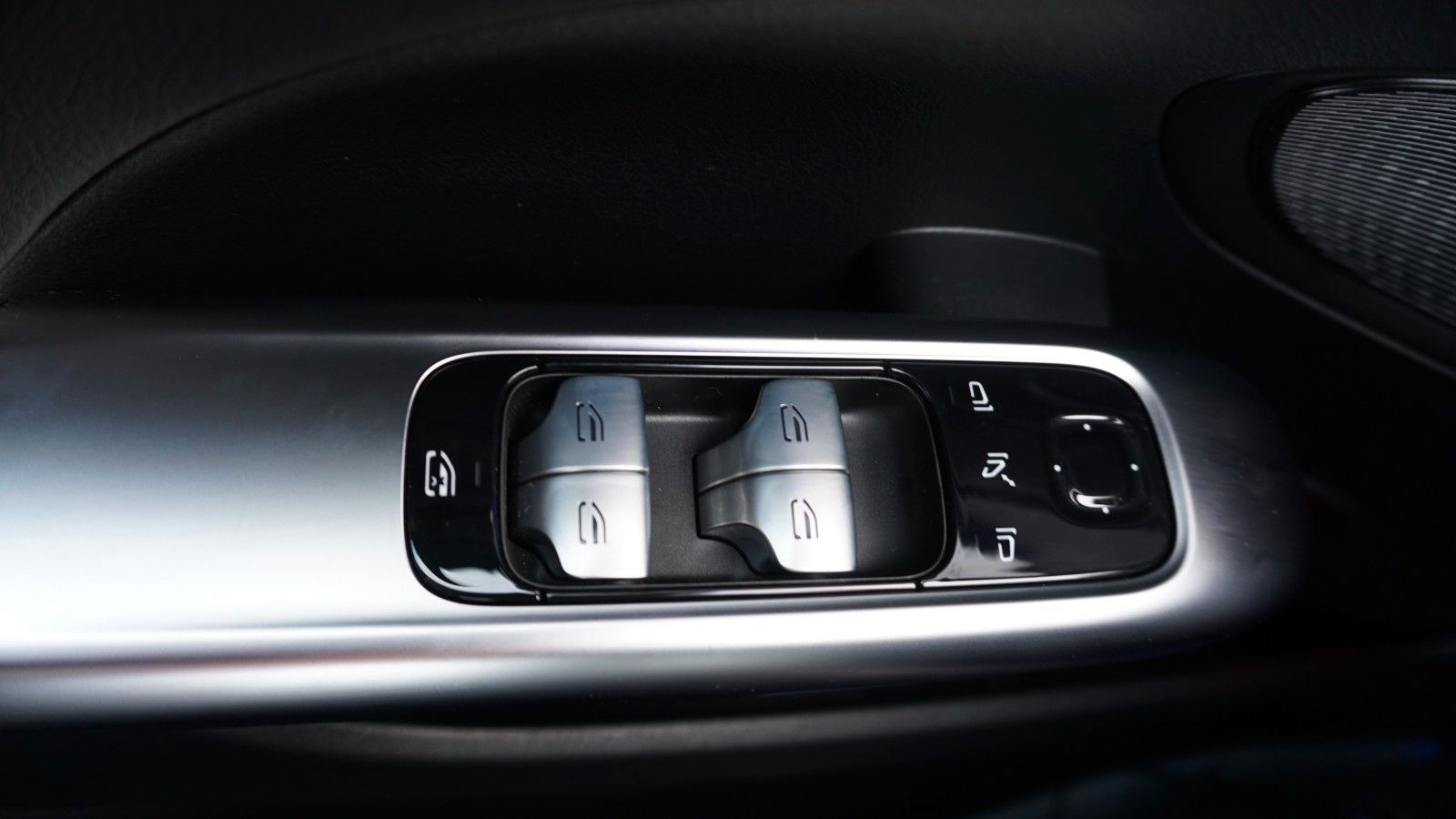 Fahrzeugabbildung Mercedes-Benz C 220d T AMG Line Kamera Navi AHK Junge Sterne