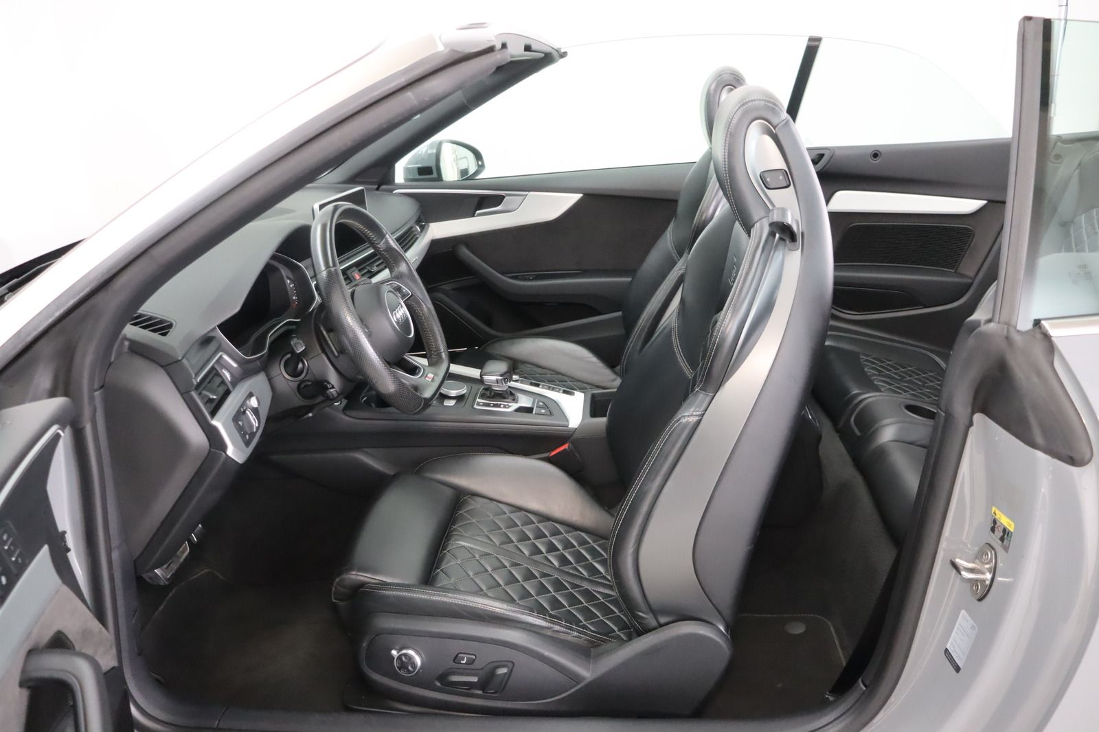 Fahrzeugabbildung Audi A5 Cabriolet 3.0 TDI Quattro S-line