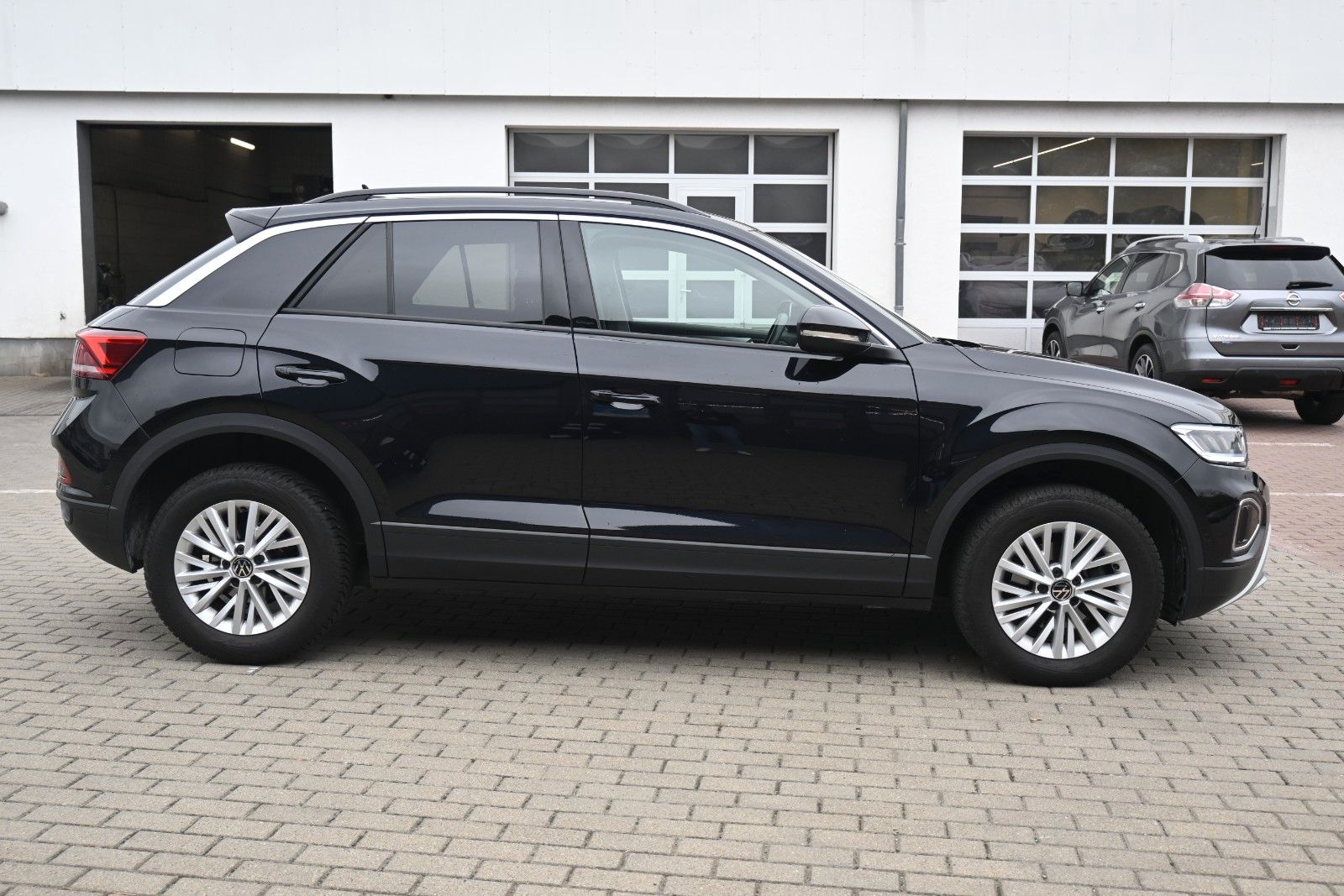 Fahrzeugabbildung Volkswagen T-Roc 1.5 TSI DSG Life*DAB*PDC*AppleCarPlay*SHZG