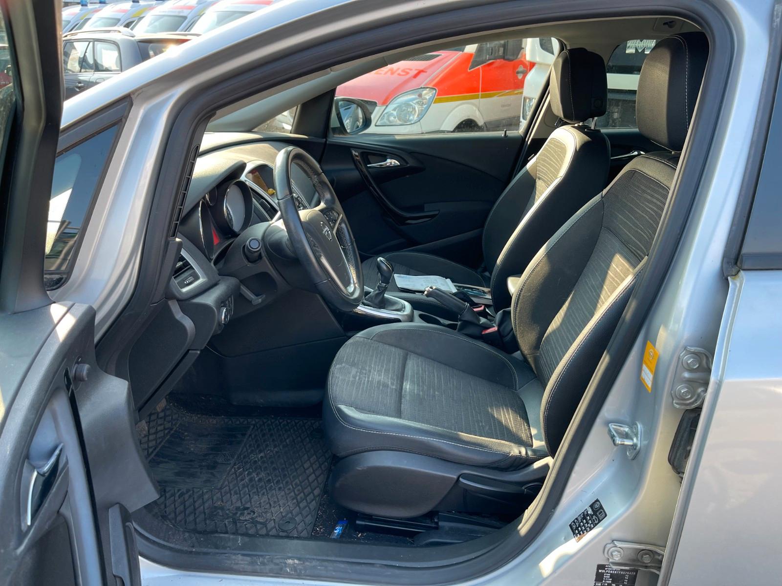 Opel Astra 2015 — photo 16