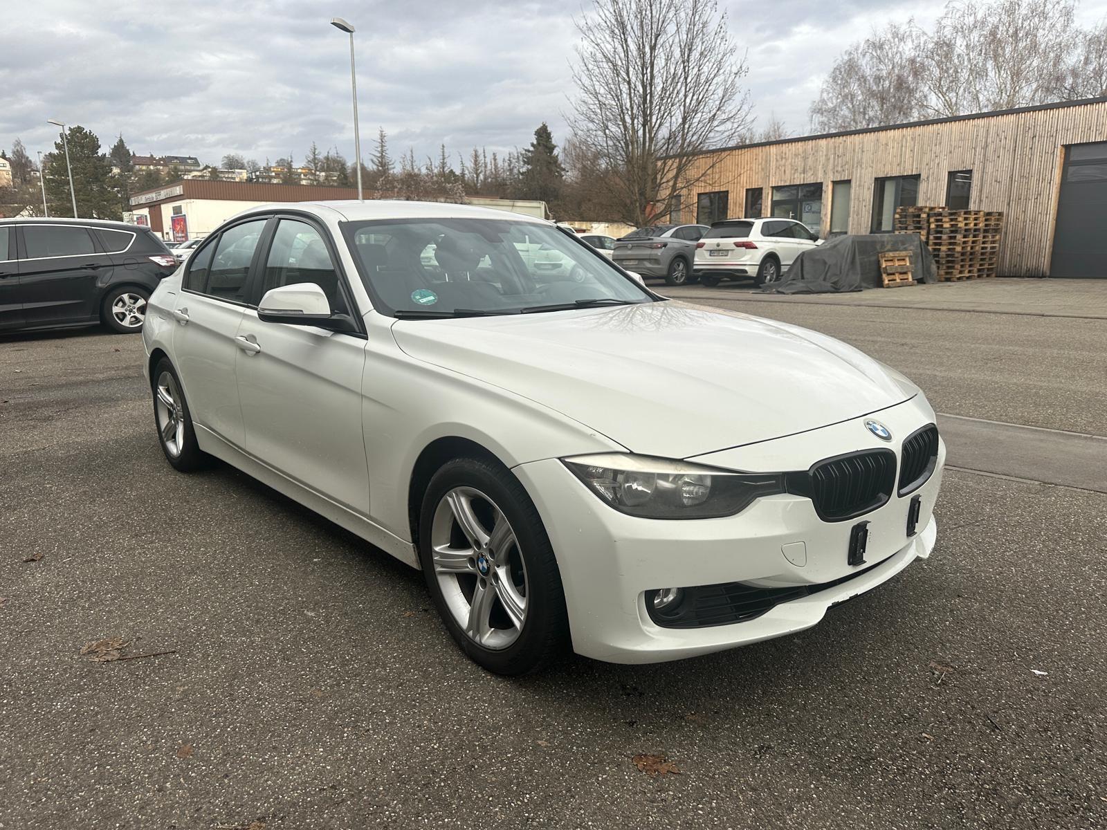 BMW 328i Sport Line *Turboschaden*