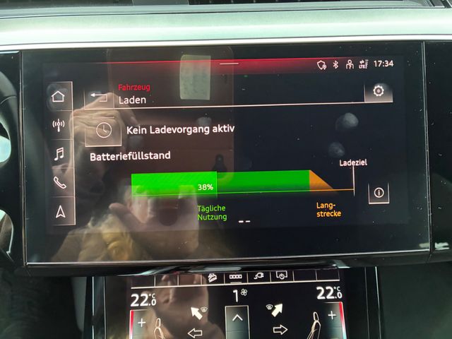 Fahrzeugabbildung Audi e-tron 50 quattro >AHK/LEDER/KAM/NAV/SHZ<