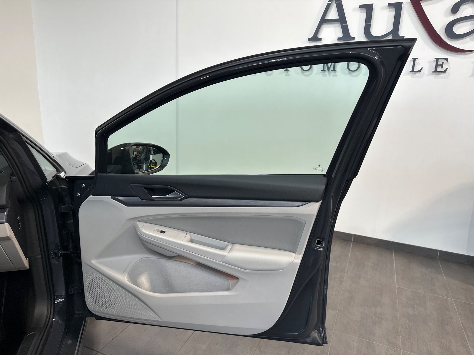 Fahrzeugabbildung Volkswagen Golf Variant 1.5 eTSI OPF DSG Style NAV+LED+ACC