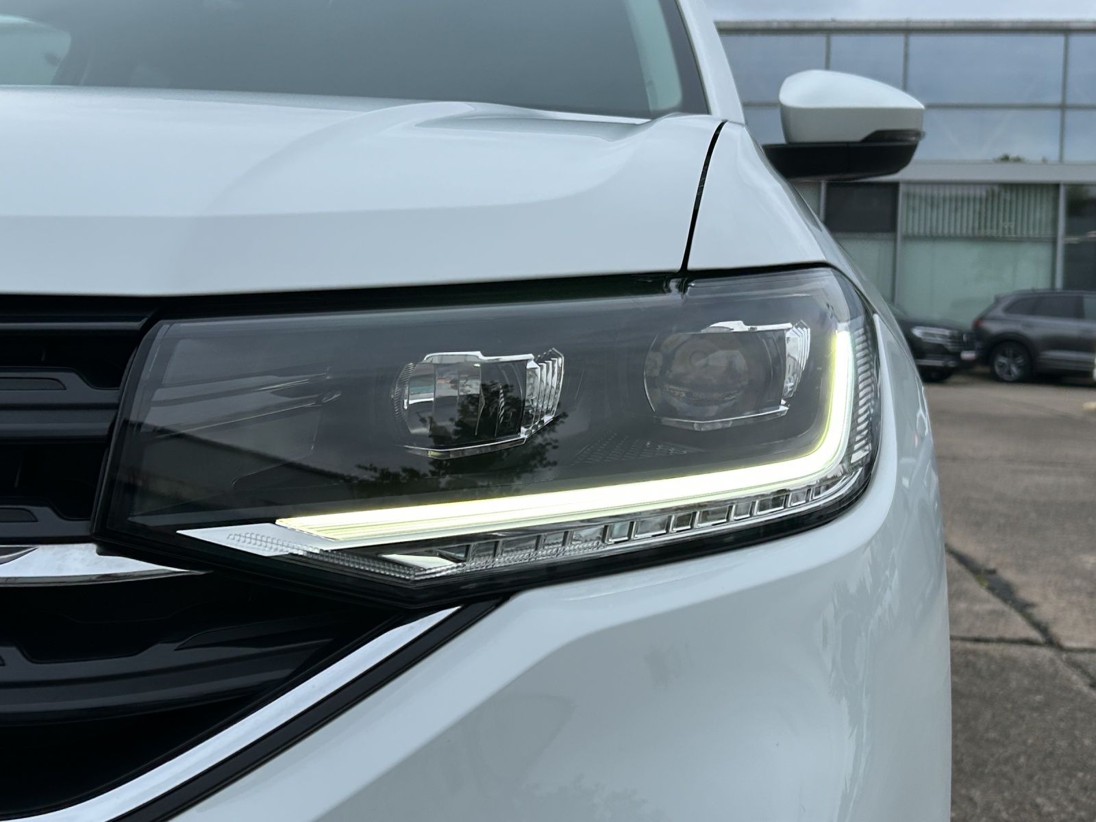 Fahrzeugabbildung Volkswagen T-Cross TSI Style R-Line LED Navi RFK SH 17"