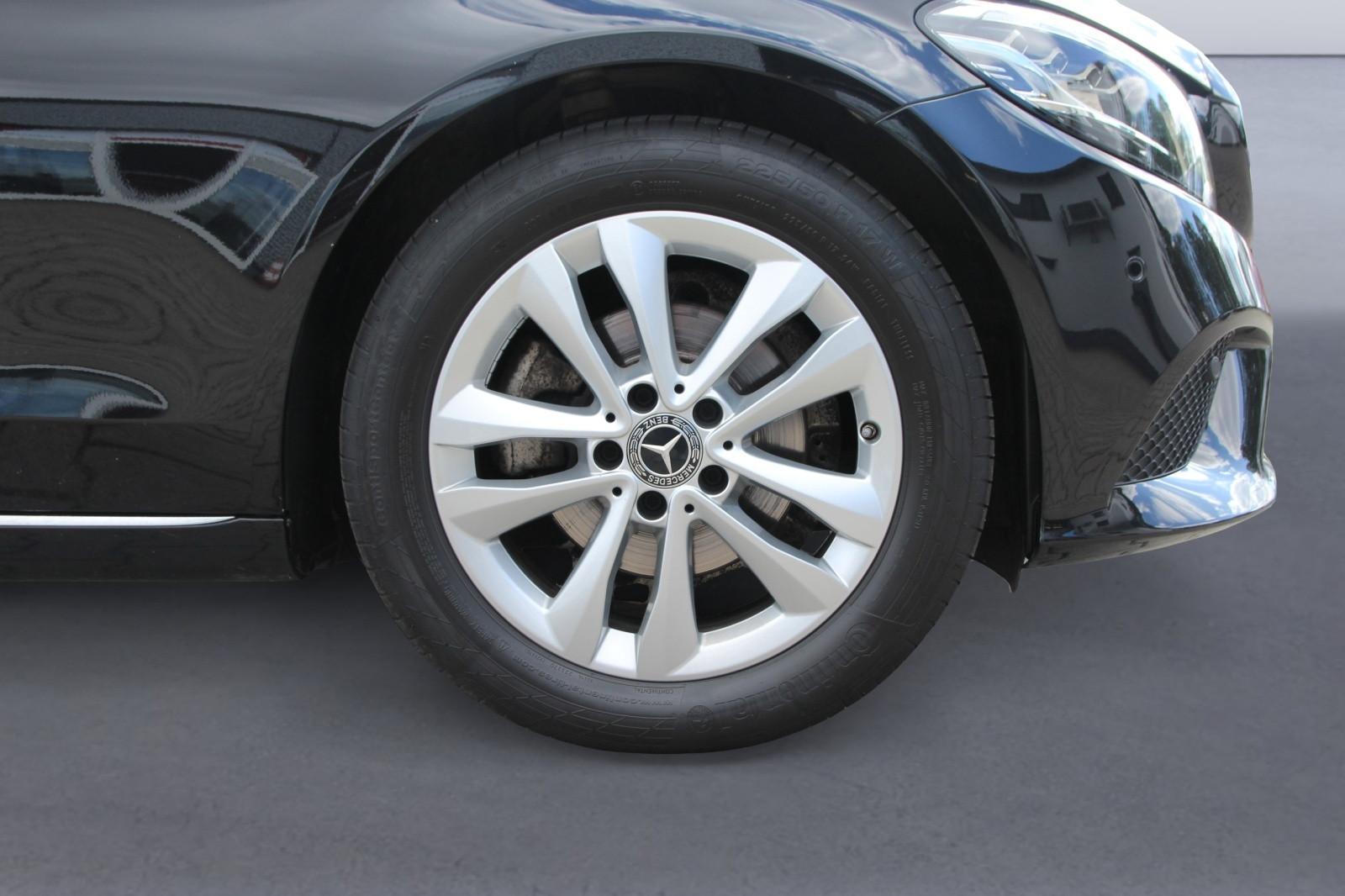 Mercedes-Benz C 180CGI Avantgarde /LED/AHK/ Kamera/ 83tkm